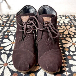 Toms Kala Brown Suede Ankle Wedge Booties Lace-Up size W9